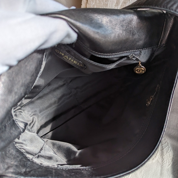 Rare Black Lambskin Large CC Tassel Hobo Bag Gold Hardware, 1996-1997 - Picture 10 of 13